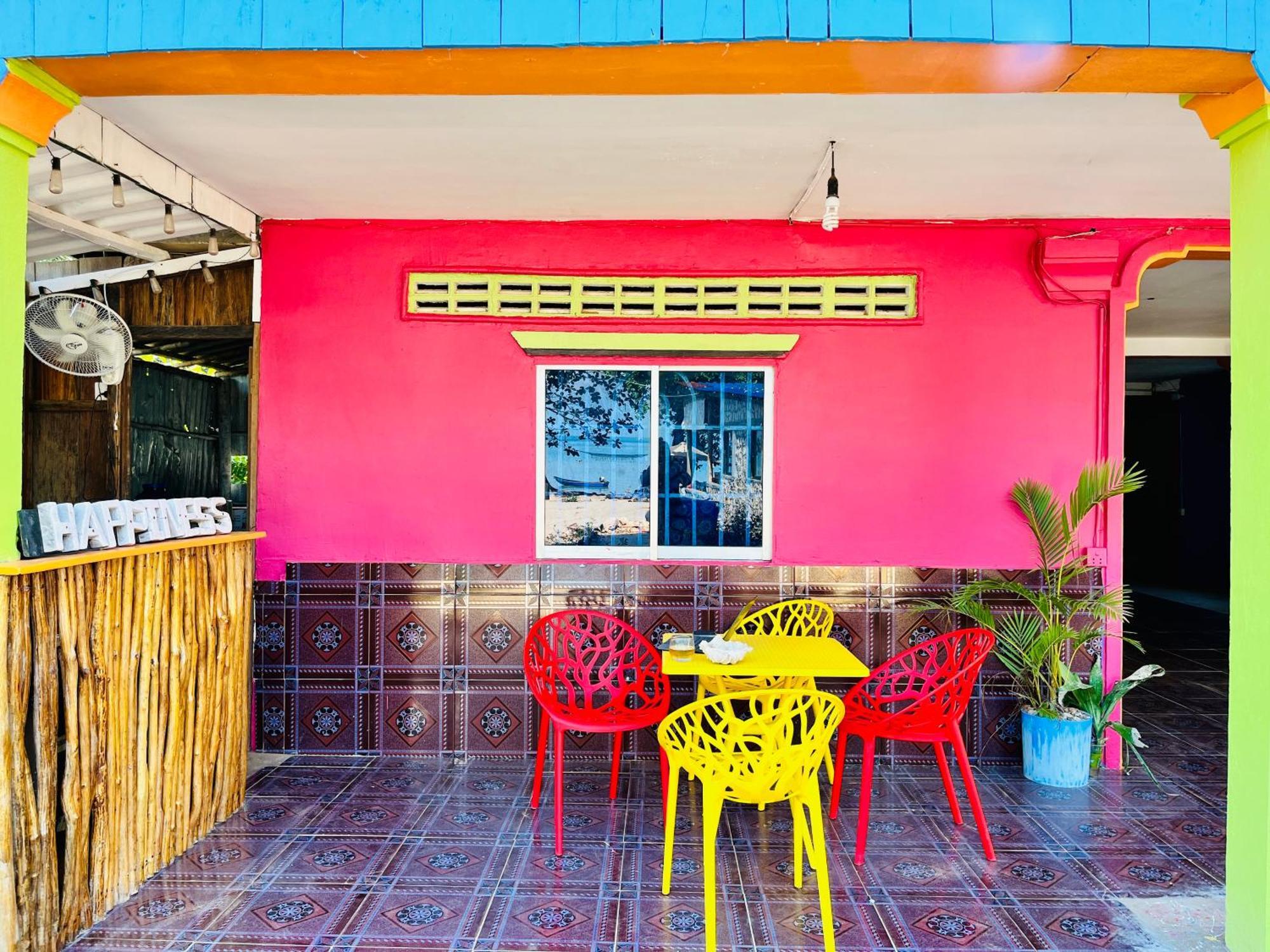 Happiness Guesthouse Ко Ронг Санлоем Екстериор снимка