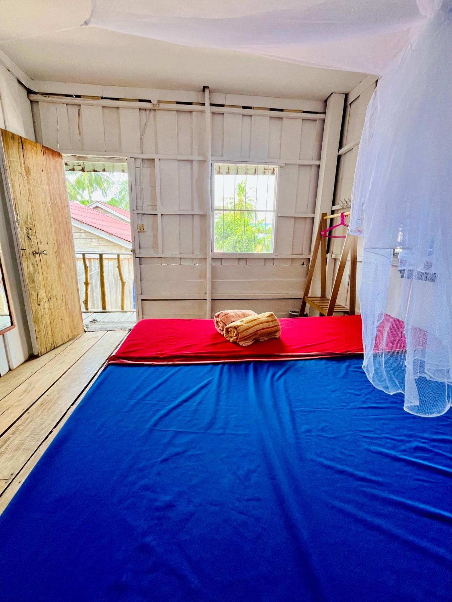 Happiness Guesthouse Ко Ронг Санлоем Екстериор снимка