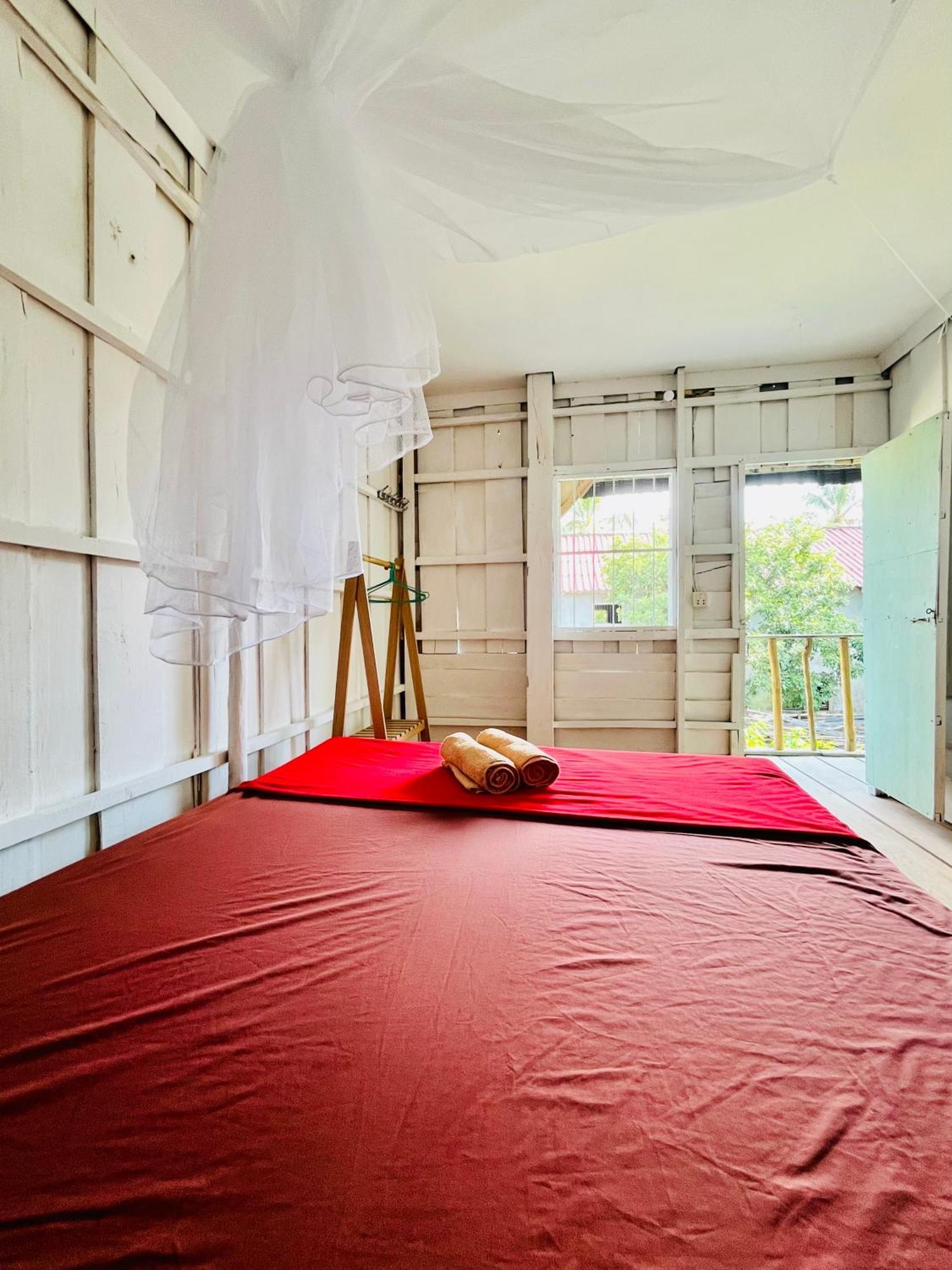 Happiness Guesthouse Ко Ронг Санлоем Екстериор снимка