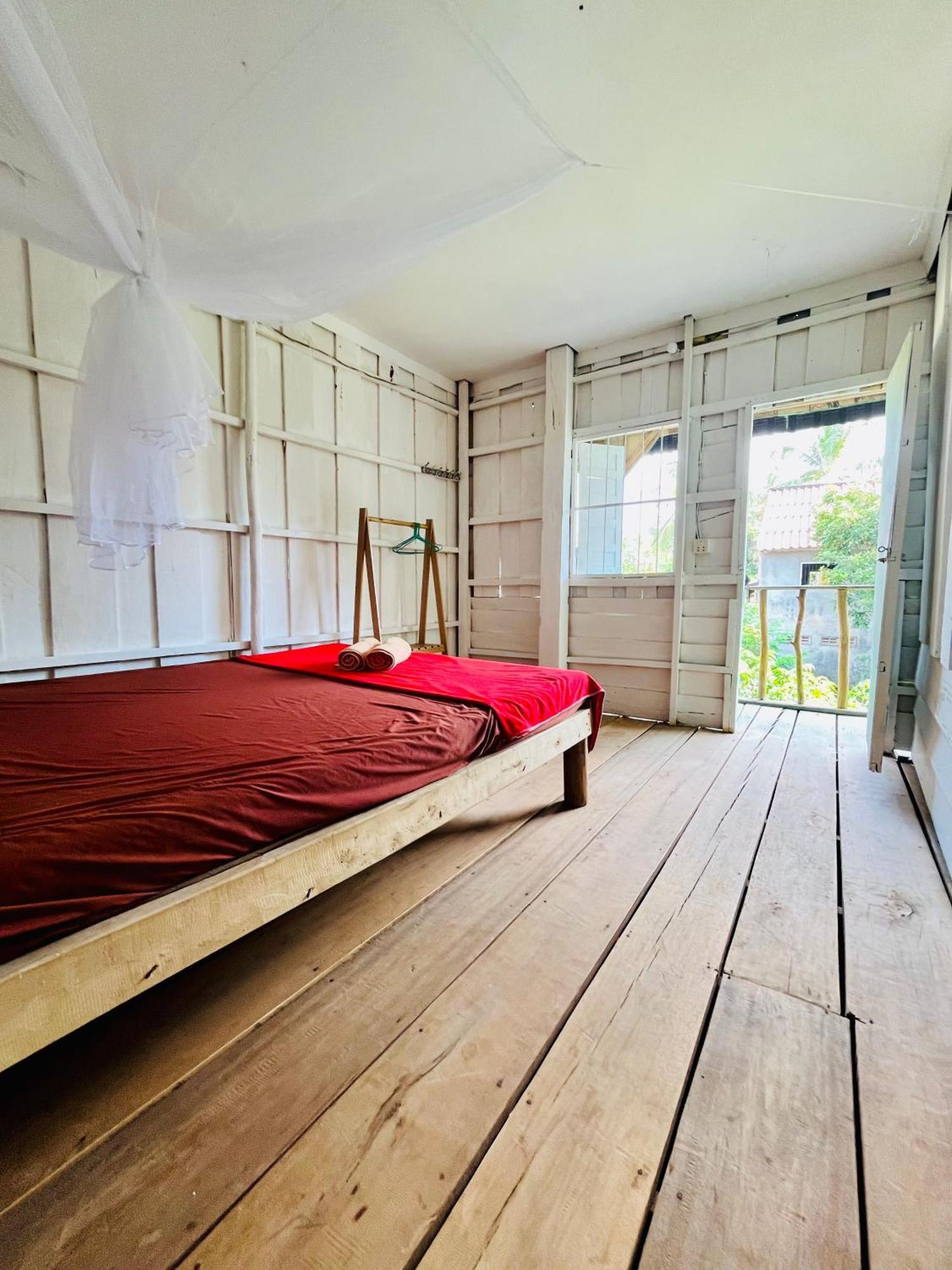 Happiness Guesthouse Ко Ронг Санлоем Екстериор снимка
